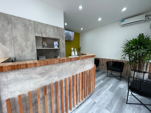Recepción y sala de espera del consultorio